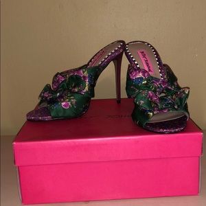 NIB Betsy Johnson heels